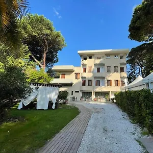 https://hotel-la-tavernetta-dei-ronchi.it-tuscanyhotel.com